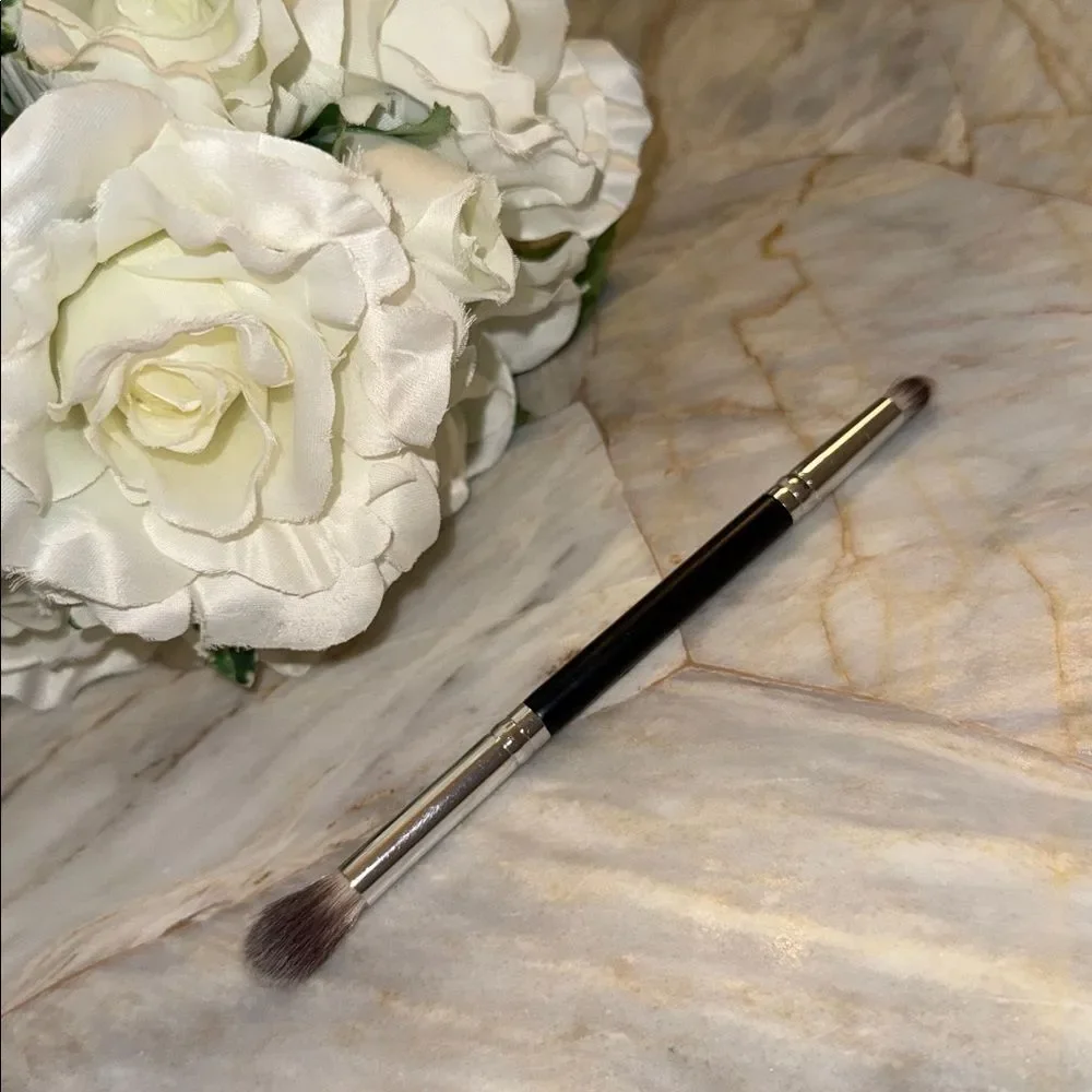 Dual-Ended Makeup Brush - Black